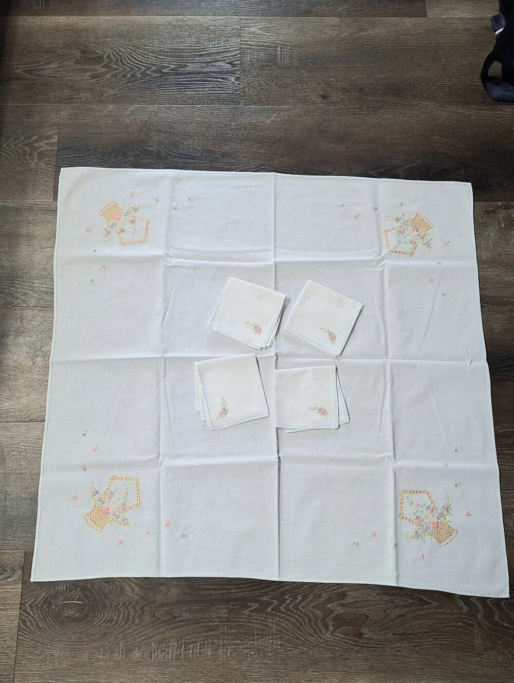 Vintage Handmade Embroidered Basket & Flowers Linen Tablecloth & Nakin Set